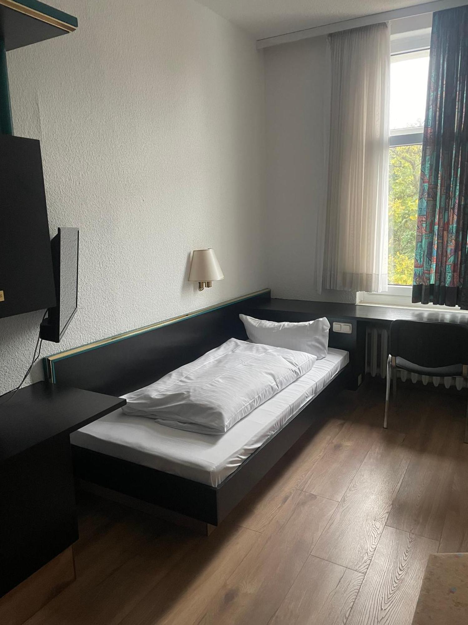 Hotel Bitterfelder Hof 3*